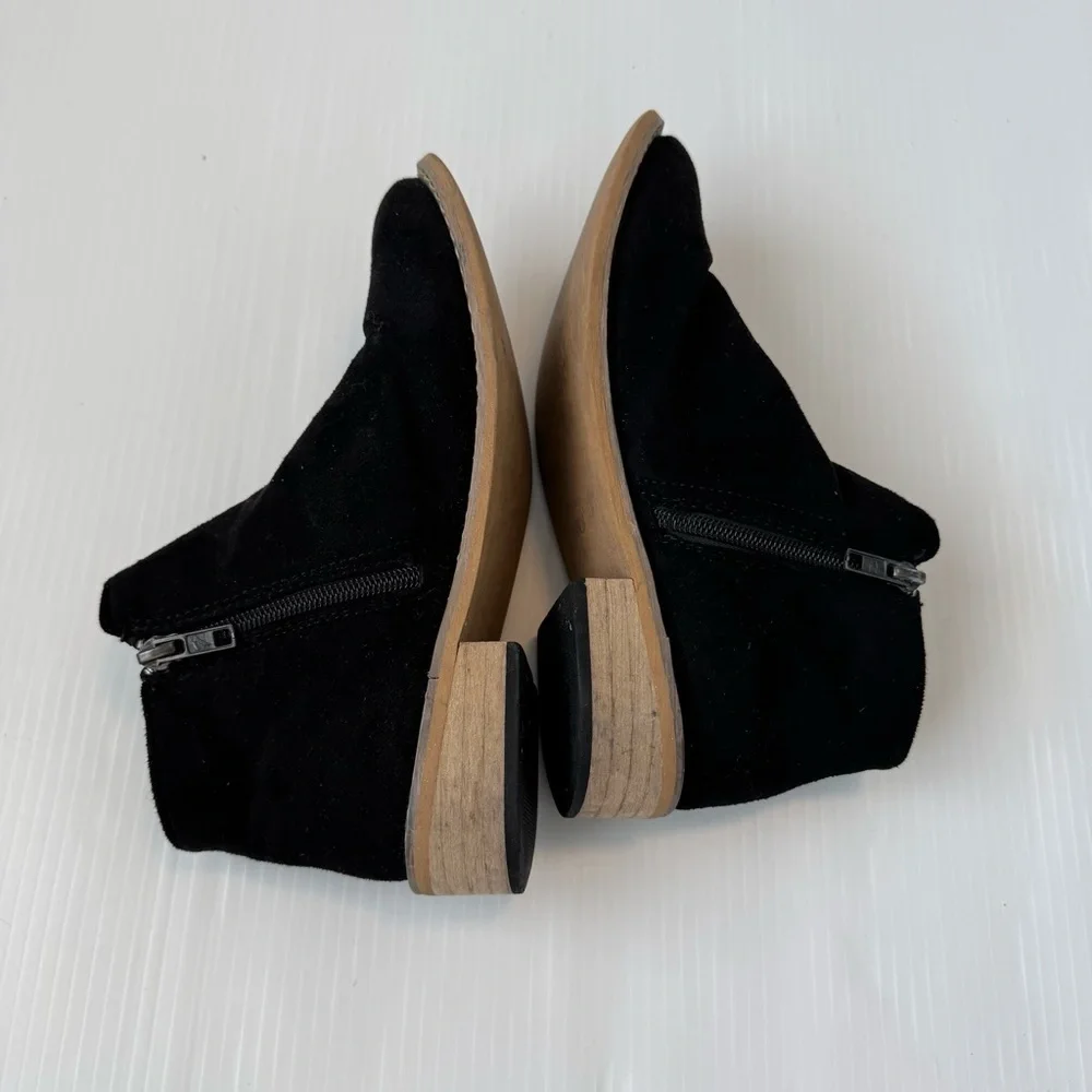 Seven7 Black Suede Footwear